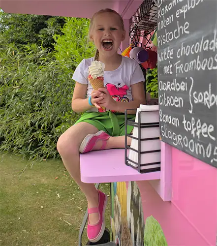 Kleine foto meisje op c-tjes ijskar